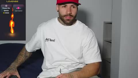 Snapshot of kite__ chatting on 10-24-25, 03:47 kite__ online show from 10-24-25, 03:47