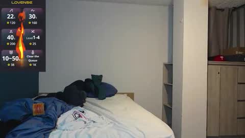 Snapshot of kite__ chatting on 10-27-25, 03:43 kite__ online show from 10-27-25, 03:43