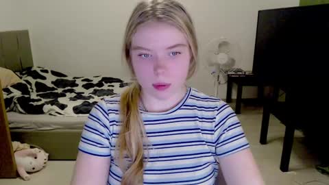 Jennyblonde and Emmabrunette online show from 12-01-24, 07:36