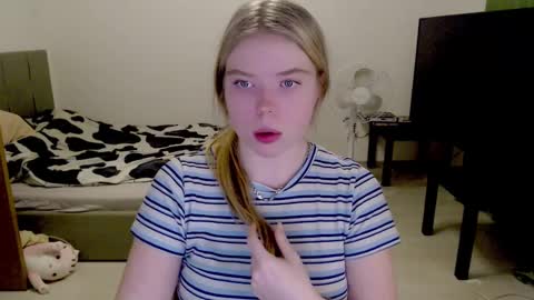 Jennyblonde and Emmabrunette online show from 12-01-24, 10:43