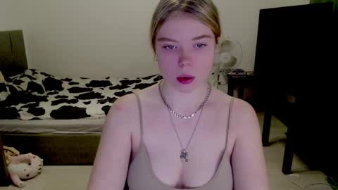 Jennyblonde and Emmabrunette online show from 12-06-24, 01:22