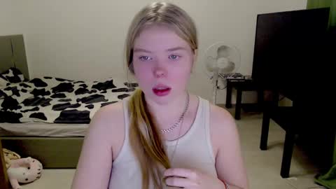 Jennyblonde and Emmabrunette online show from 12-08-24, 03:02