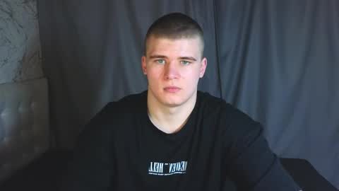 Snapshot of kittenmur chatting on 12-14-24, 03:04 Vlad online show from 12-14-24, 03:04