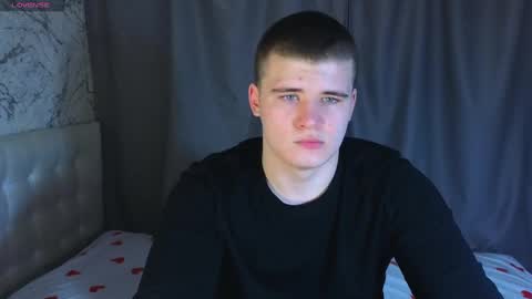 Snapshot of kittenmur chatting on 12-22-24, 04:48 Vlad online show from 12-22-24, 04:48