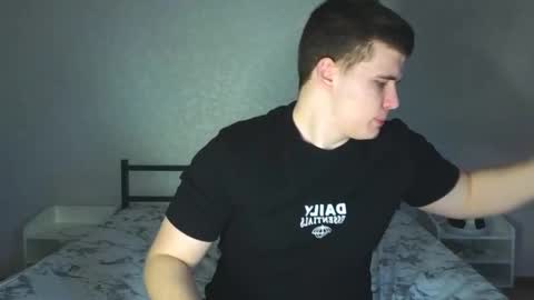 Snapshot of kittenmur chatting on 02-09-25, 07:41 Vlad online show from 02-09-25, 07:41