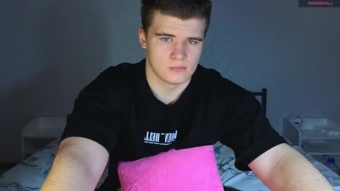 Snapshot of kittenmur chatting on 02-14-25, 10:28 Vlad online show from 02-14-25, 10:28