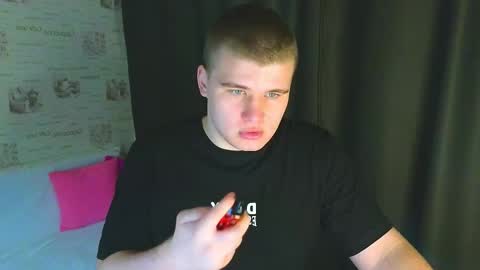 Snapshot of kittenmur chatting on 09-08-25, 08:52 Vlad online show from 09-08-25, 08:52