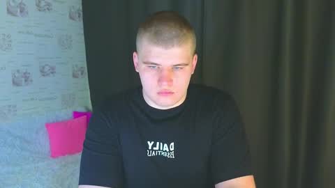 Snapshot of kittenmur chatting on 09-20-25, 09:38 Vlad online show from 09-20-25, 09:38