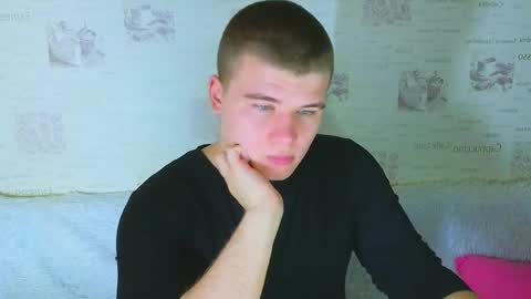 Snapshot of kittenmur chatting on 10-01-25, 09:32 Vlad online show from 10-01-25, 09:32