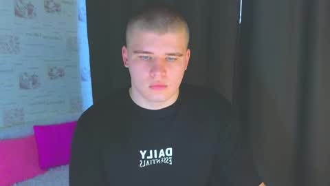 Snapshot of kittenmur chatting on 10-04-25, 01:03 Vlad online show from 10-04-25, 01:03