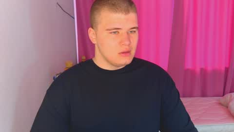 Snapshot of kittenmur chatting on 05-28-26, 03:59 Vlad online show from 05-28-26, 03:59