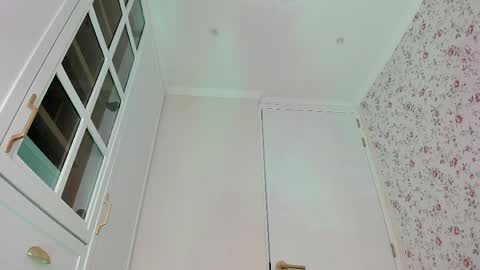Snapshot of kitty__sophie chatting on 04-23-26, 08:00 sophie online show from 04-23-26, 08:00