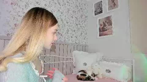 Snapshot of kitty__sophie chatting on 07-16-26, 06:14 sophie online show from 07-16-26, 06:14