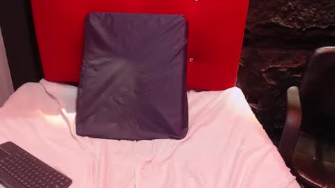 Kitty online show from 10-26-25, 06:47