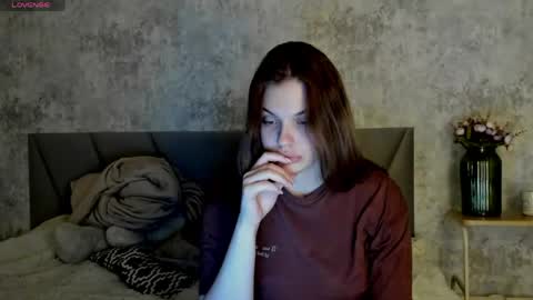 Snapshot of kitty_cathie chatting on 04-29-26, 05:06 Catherine online show from 04-29-26, 05:06