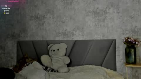 Snapshot of kitty_cathie chatting on 05-07-26, 04:01 Catherine online show from 05-07-26, 04:01