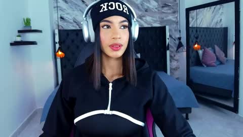 Snapshot of kitty_collins_ chatting on 05-12-26, 11:51 Kitty online show from 05-12-26, 11:51