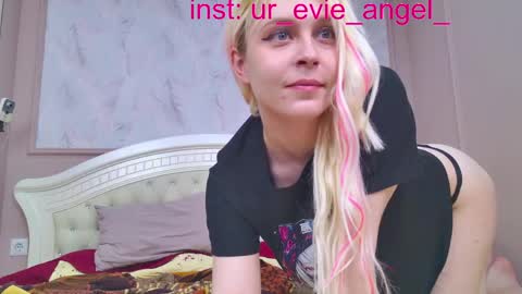 Evelyn online show from 05-10-26, 02:44
