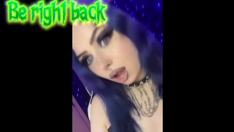 Snapshot of kitty_goth chatting on 01-18-25, 09:24 Hey Im Ellie if you like me and like my show give me a thumbs up hehe online show from 01-18-25, 09:24