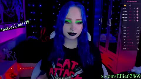 Snapshot of kitty_goth chatting on 03-09-25, 02:50 Hey Im Ellie if you like me and like my show give me a thumbs up hehe online show from 03-09-25, 02:50