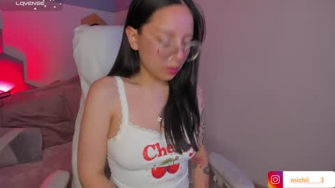 Snapshot of kitty_patitas_suavess chatting on 06-08-26, 01:09 Kitty online show from 06-08-26, 01:09
