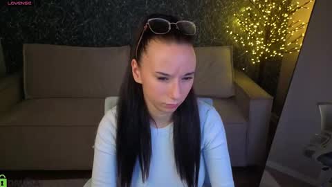 Snapshot of kitty_roose chatting on 02-20-26, 09:43 kitty online show from 02-20-26, 09:43