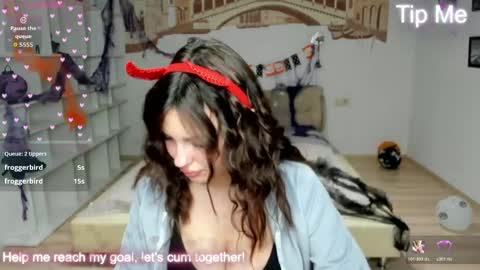 Kate online show from 10-31-25, 01:23