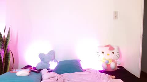 LAURA  help me reach 100likes online show from 01-28-25, 08:26