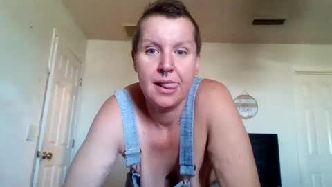 Snapshot of kittykay86 chatting on 07-31-26, 07:35 Bella Blue BBW online show from 07-31-26, 07:35