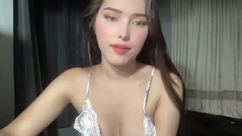 Snapshot of kittylickerfucker69 chatting on 06-29-26, 05:03 Grace online show from 06-29-26, 05:03