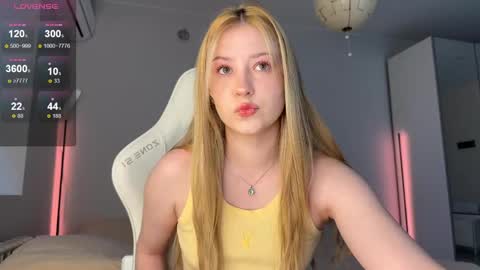 Snapshot of kittyloffe chatting on 06-04-26, 03:01 Monika online show from 06-04-26, 03:01