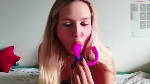 kittymiumiu online show from 04-11-26, 10:52