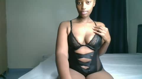 Snapshot of kittypettite chatting on 04-21-26, 07:47 Kittypettite online show from 04-21-26, 07:47
