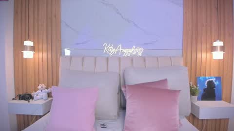 Snapshot of kity_angelss chatting on 06-13-26, 01:47 Angel Independent Model online show from 06-13-26, 01:47