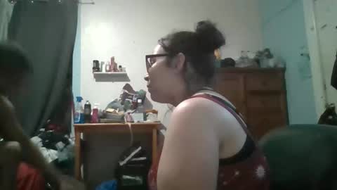 Snapshot of kivs19 chatting on 11-28-25, 12:35 kivs19 online show from 11-28-25, 12:35