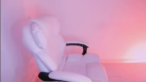Snapshot of kiwi____ chatting on 05-19-26, 11:11 Little piece of fruit online show from 05-19-26, 11:11