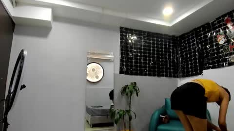 Snapshot of klariz09 chatting on 12-15-25, 07:40 klariz09 online show from 12-15-25, 07:40