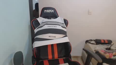 Snapshot of klauss_123 chatting on 02-04-25, 04:48 klauss 123 online show from 02-04-25, 04:48