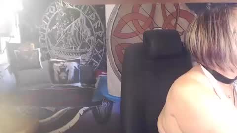 Snapshot of kleiner_teufel chatting on 05-10-26, 04:01 Michelle online show from 05-10-26, 04:01