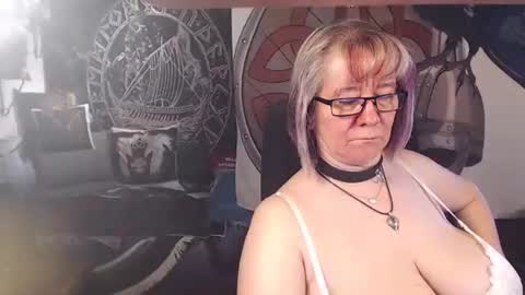 Snapshot of kleiner_teufel chatting on 05-17-26, 04:25 Michelle online show from 05-17-26, 04:25