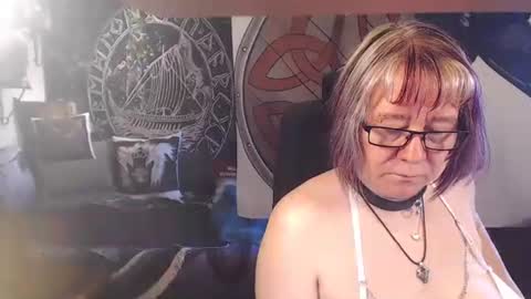 Snapshot of kleiner_teufel chatting on 05-22-26, 06:53 Michelle online show from 05-22-26, 06:53