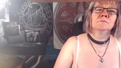 Snapshot of kleiner_teufel chatting on 06-12-26, 05:12 Michelle online show from 06-12-26, 05:12