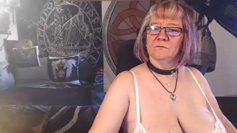 Snapshot of kleiner_teufel chatting on 06-13-26, 09:29 Michelle online show from 06-13-26, 09:29