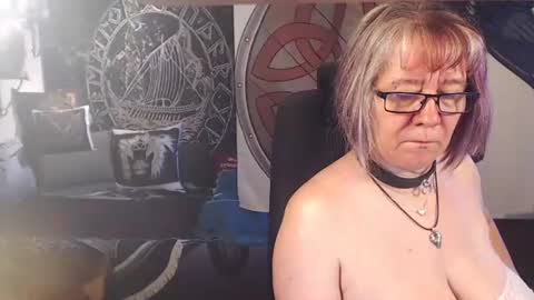 Snapshot of kleiner_teufel chatting on 06-15-26, 04:25 Michelle online show from 06-15-26, 04:25