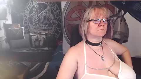 Snapshot of kleiner_teufel chatting on 06-22-26, 05:54 Michelle online show from 06-22-26, 05:54