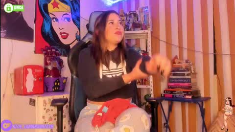 Snapshot of kloelamaravilla18 chatting on 03-10-25, 01:23 kloelamaravilla18 online show from 03-10-25, 01:23