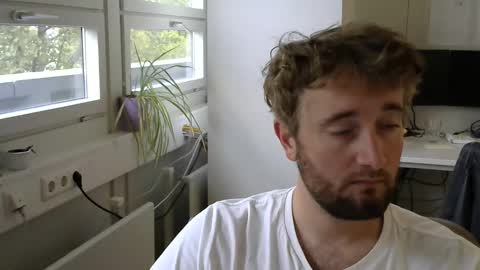 Snapshot of knisley chatting on 10-16-25, 10:38 Knisley online show from 10-16-25, 10:38