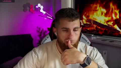 Snapshot of kochka25 chatting on 06-09-26, 11:33 Sweet boy online show from 06-09-26, 11:33