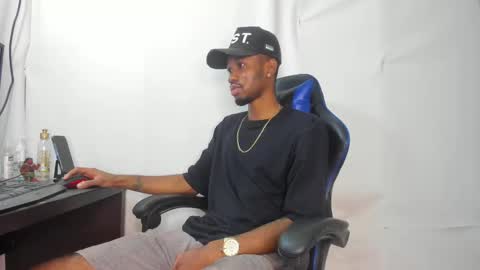 Snapshot of kofi_exotic_ chatting on 02-25-25, 04:21 kofi online show from 02-25-25, 04:21