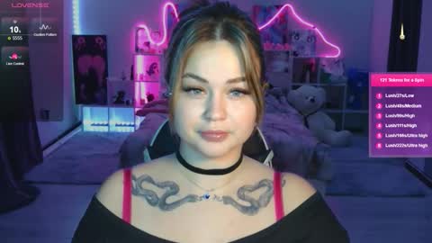 Mia online show from 11-06-25, 01:23